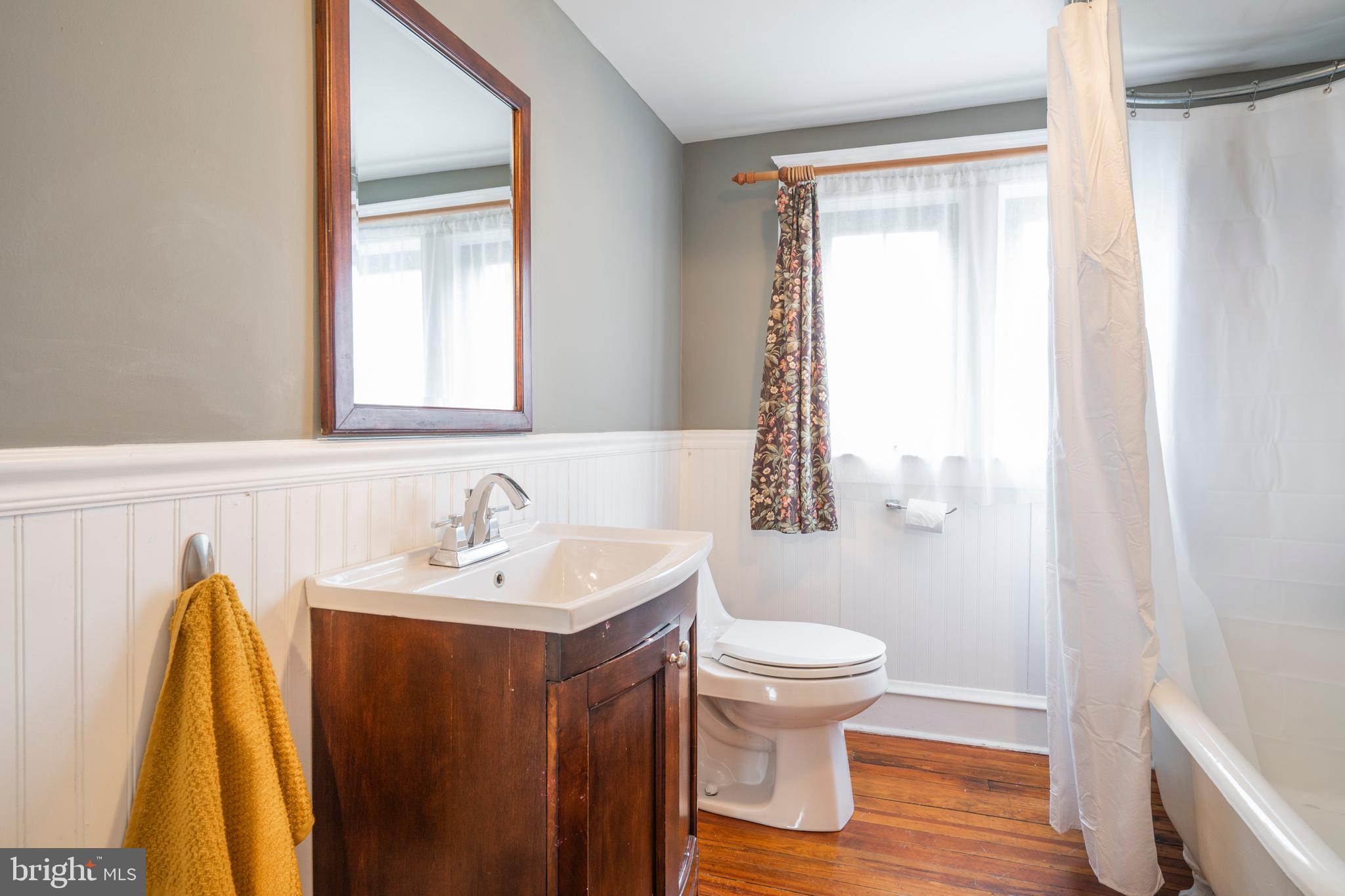 307 Hamilton Road Wynnewood, PA 19096 - Photo 39 of 48 3rd Floor Full Bath