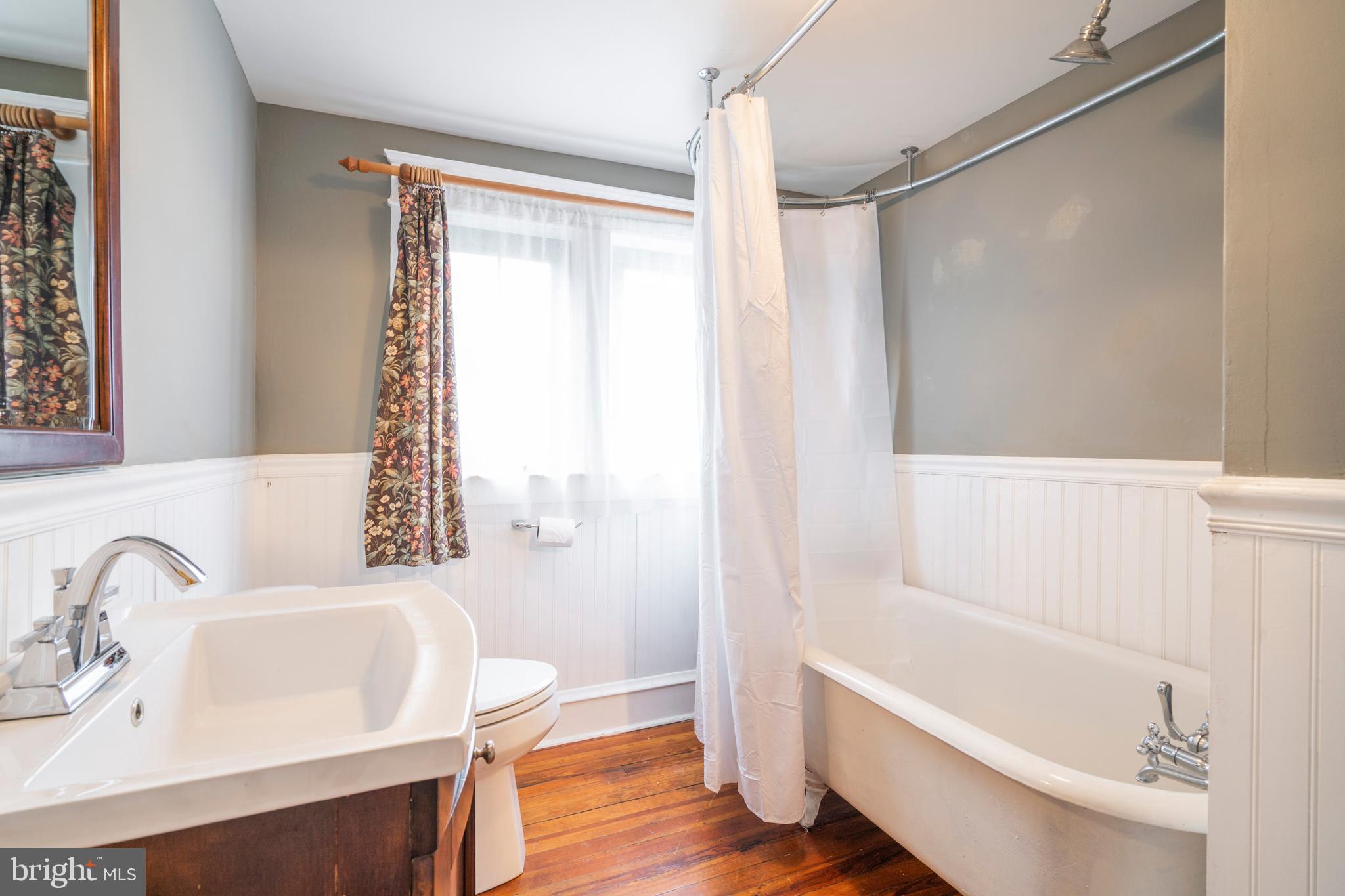 307 Hamilton Road Wynnewood, PA 19096 - Photo 40 of 48 3rd Floor Full Bath