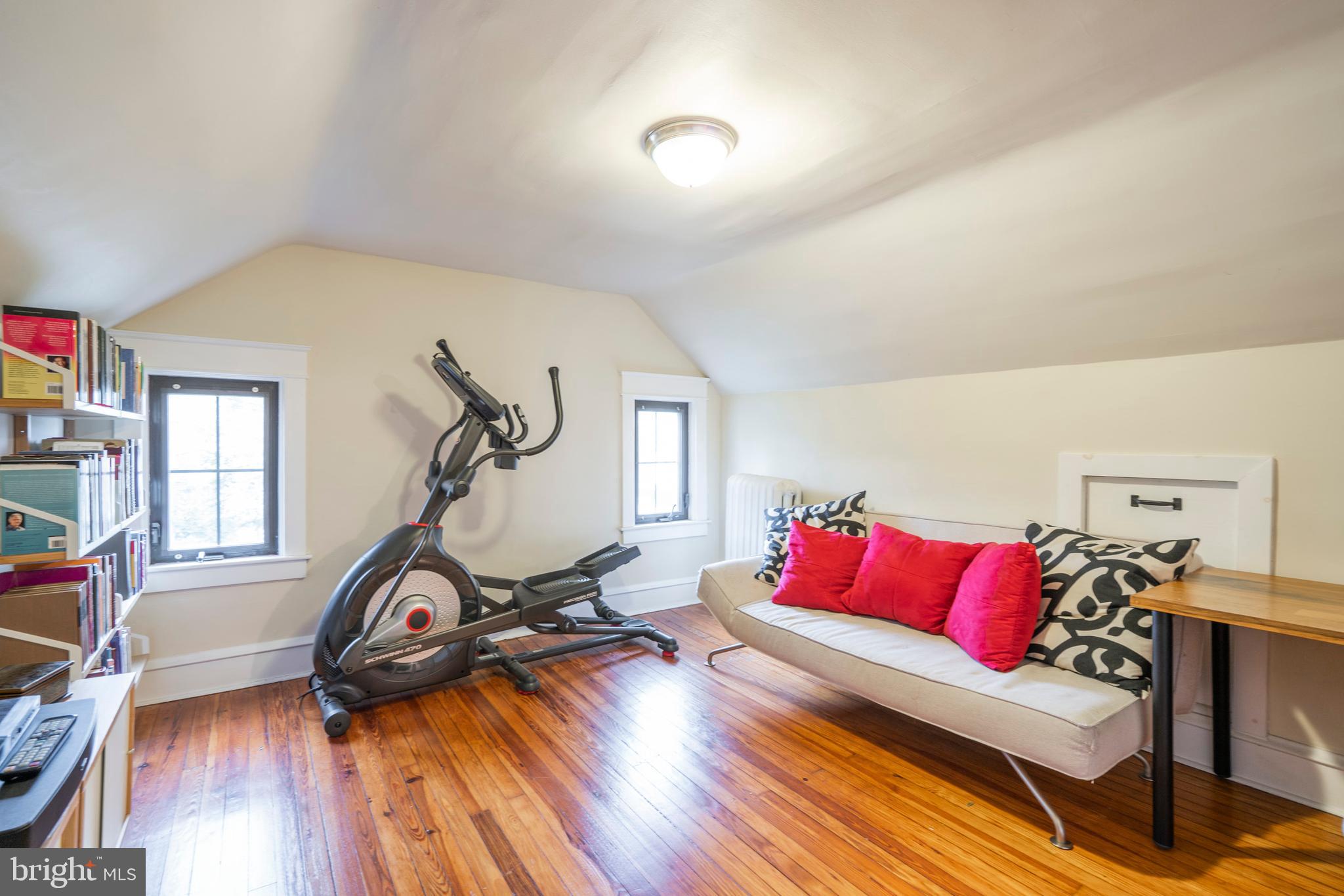 307 Hamilton Road Wynnewood, PA 19096 - Photo 42 of 48 3rd Floor Bedroom 5