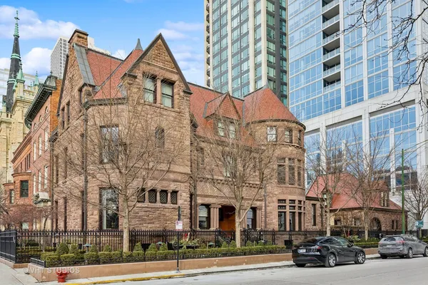 $18,500,000 | 915 North Dearborn Street, Chicago, IL 60610