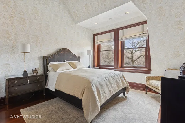 $18,500,000 | 915 North Dearborn Street, Chicago, IL 60610