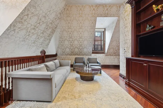 $18,500,000 | 915 North Dearborn Street, Chicago, IL 60610