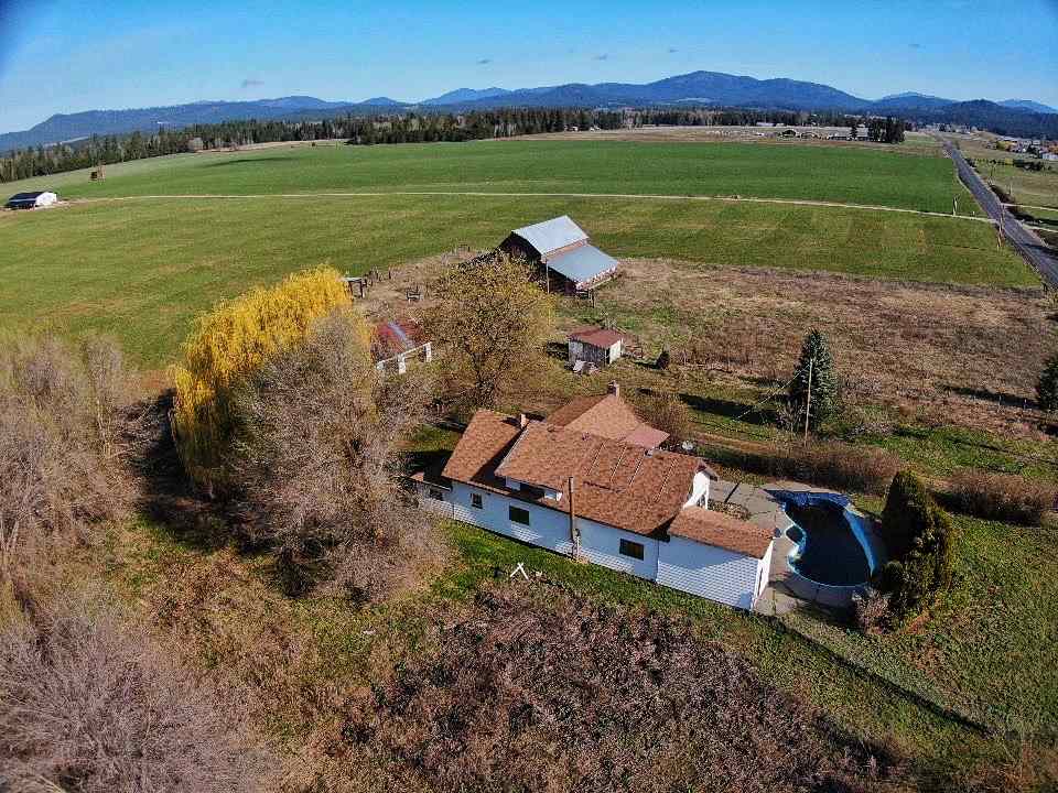 38811 North Short Road Deer Park, WA 99006 - Photo 2 of 12