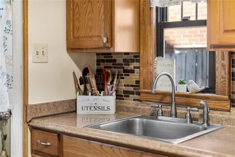 a close view of sink and tap