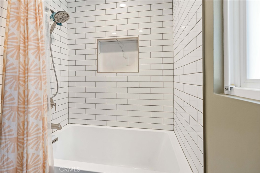 5363 Cornwall Avenue Riverside, CA 92506 - Photo 14 of 23 a bathroom with a bathtub