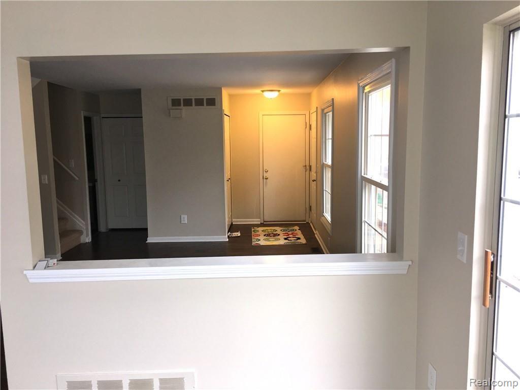 1428 Crescent Lane Rochester, MI 48306 - Photo 8 of 21