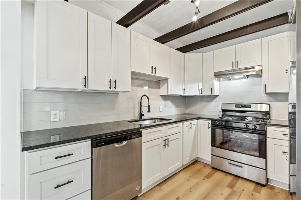 344 Woodside Road Pittsburgh, PA 15221 - Photo 7 of 29 Kitchen