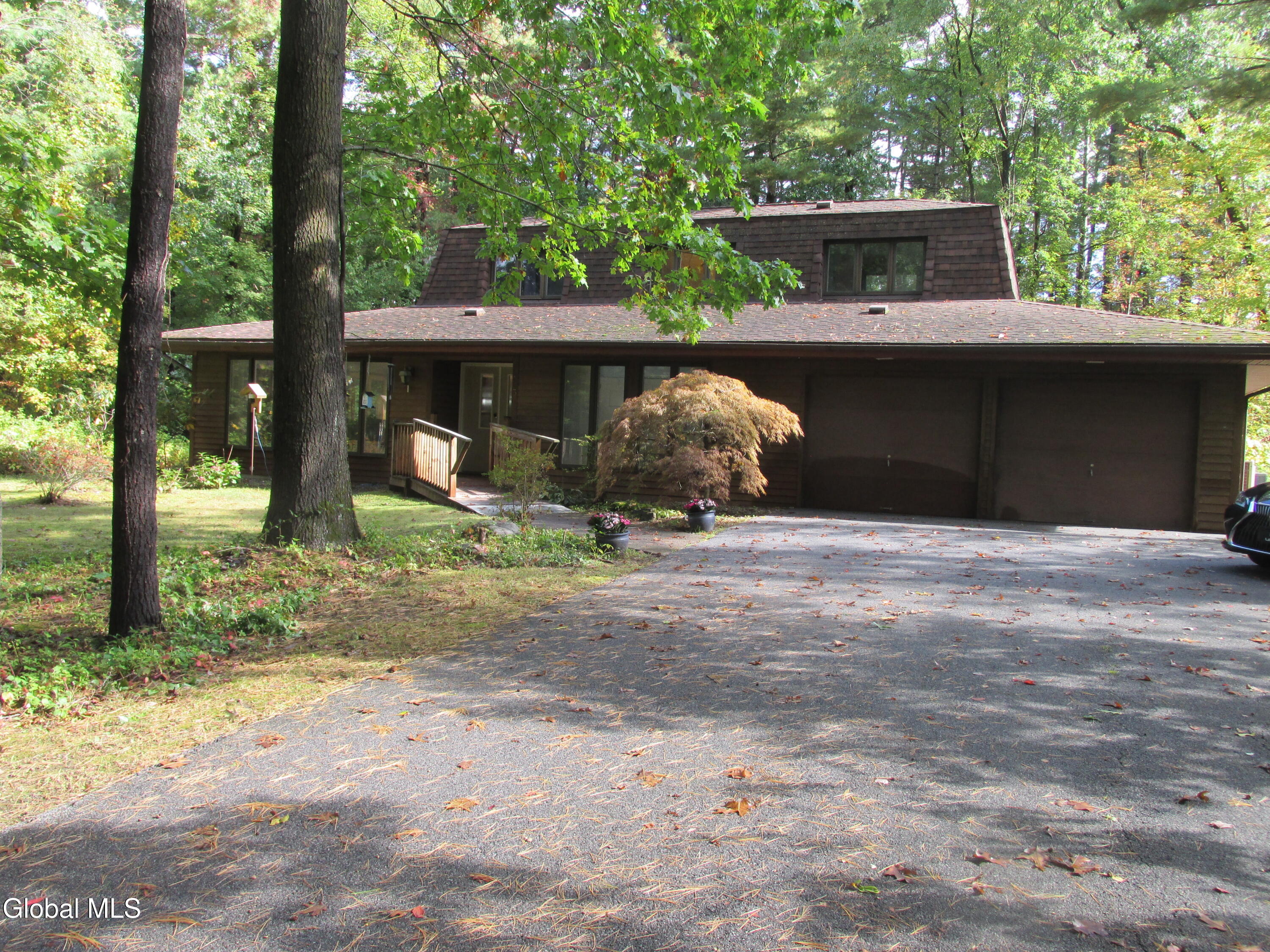 5 Stonegate Road Clifton Park, NY 12019 - Photo 1 of 48 Front