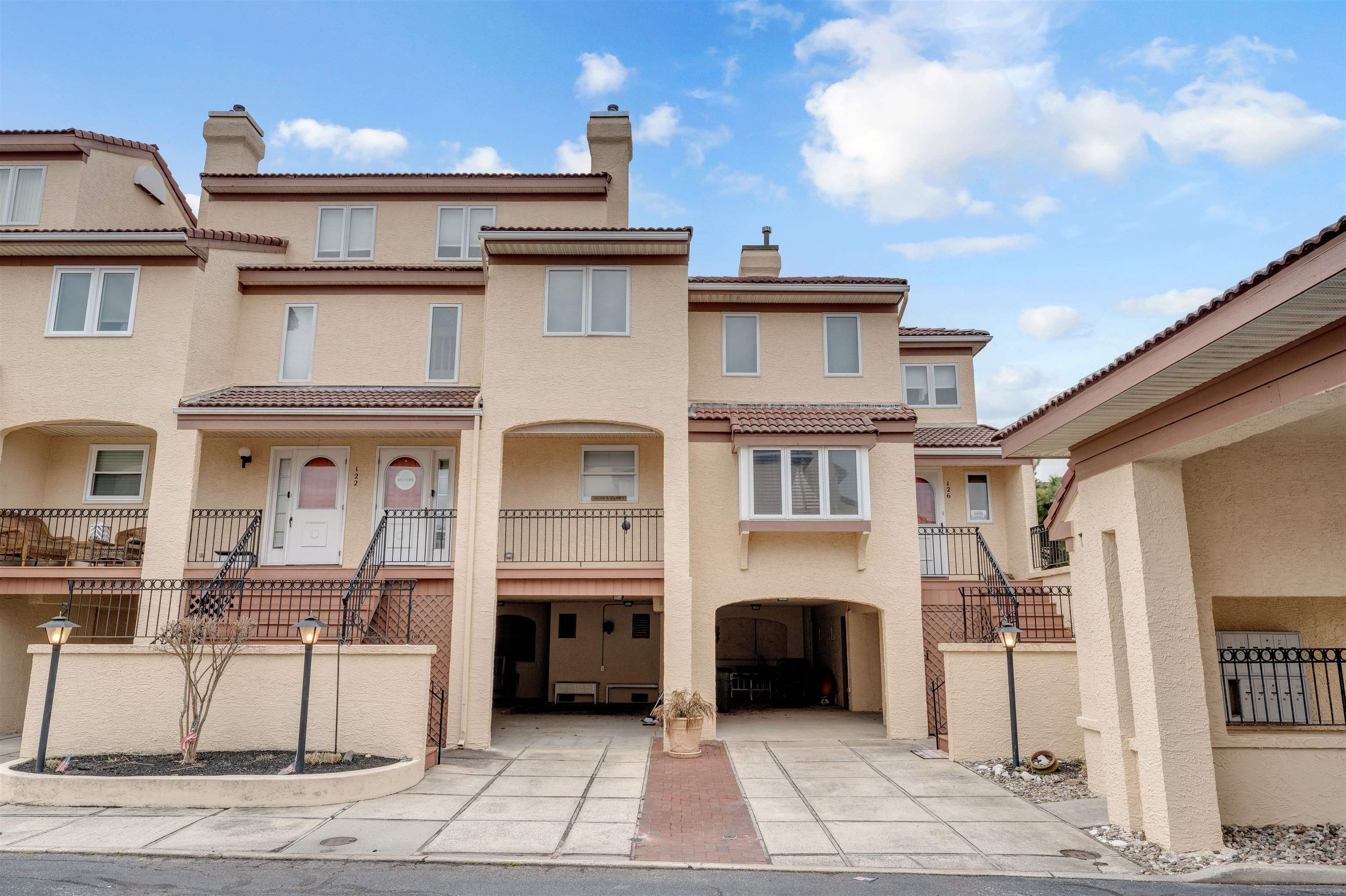 301 East South Sta Unit 126  