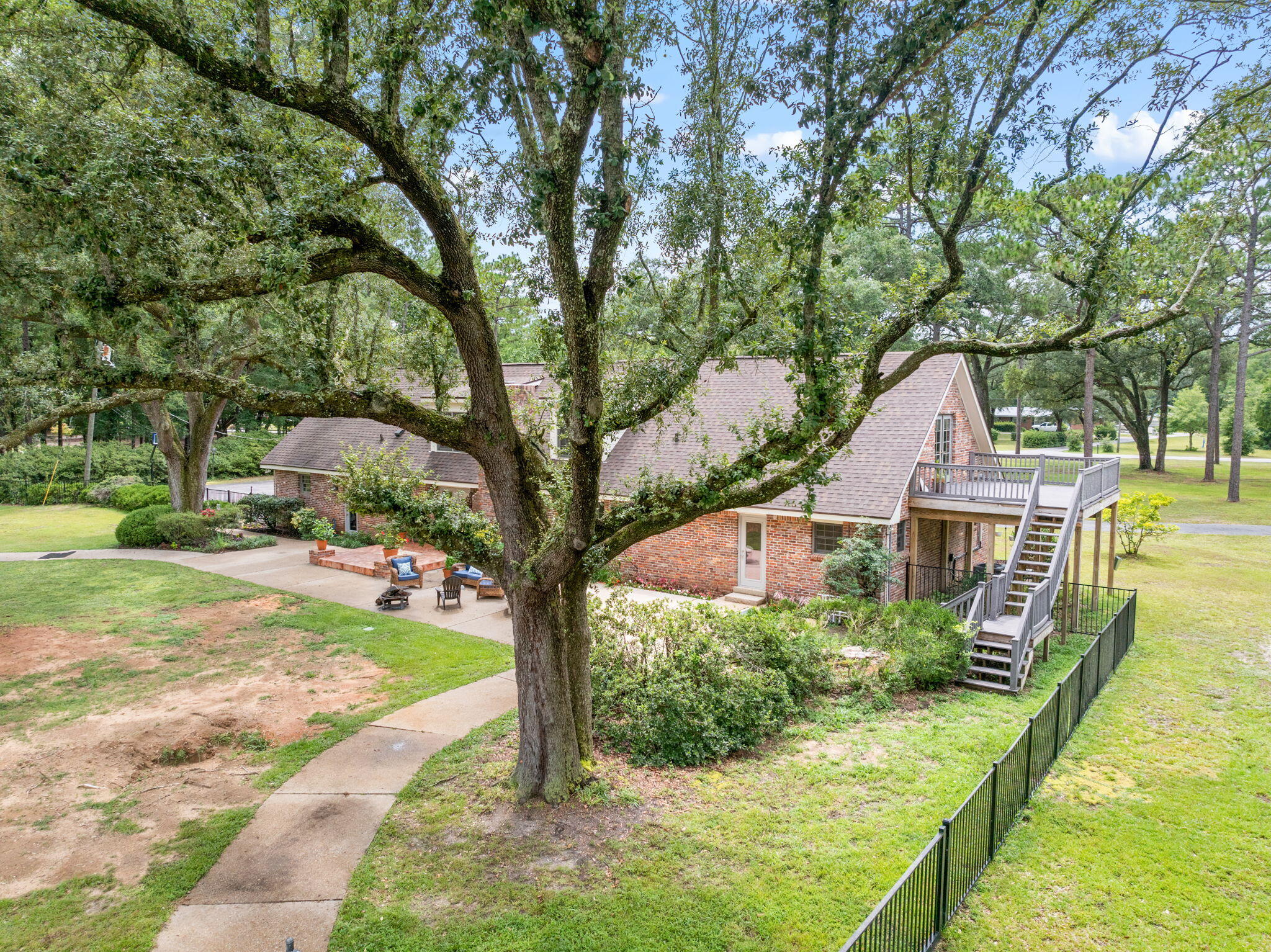 5750 Windham Road Milton, FL 32570 - Photo 67 of 77 a front view of a house with garden