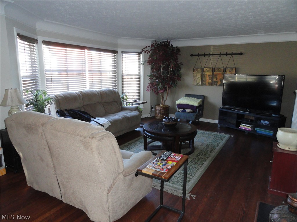 3667 Strathavon Road Cleveland, OH 44120 - Photo 5 of 20