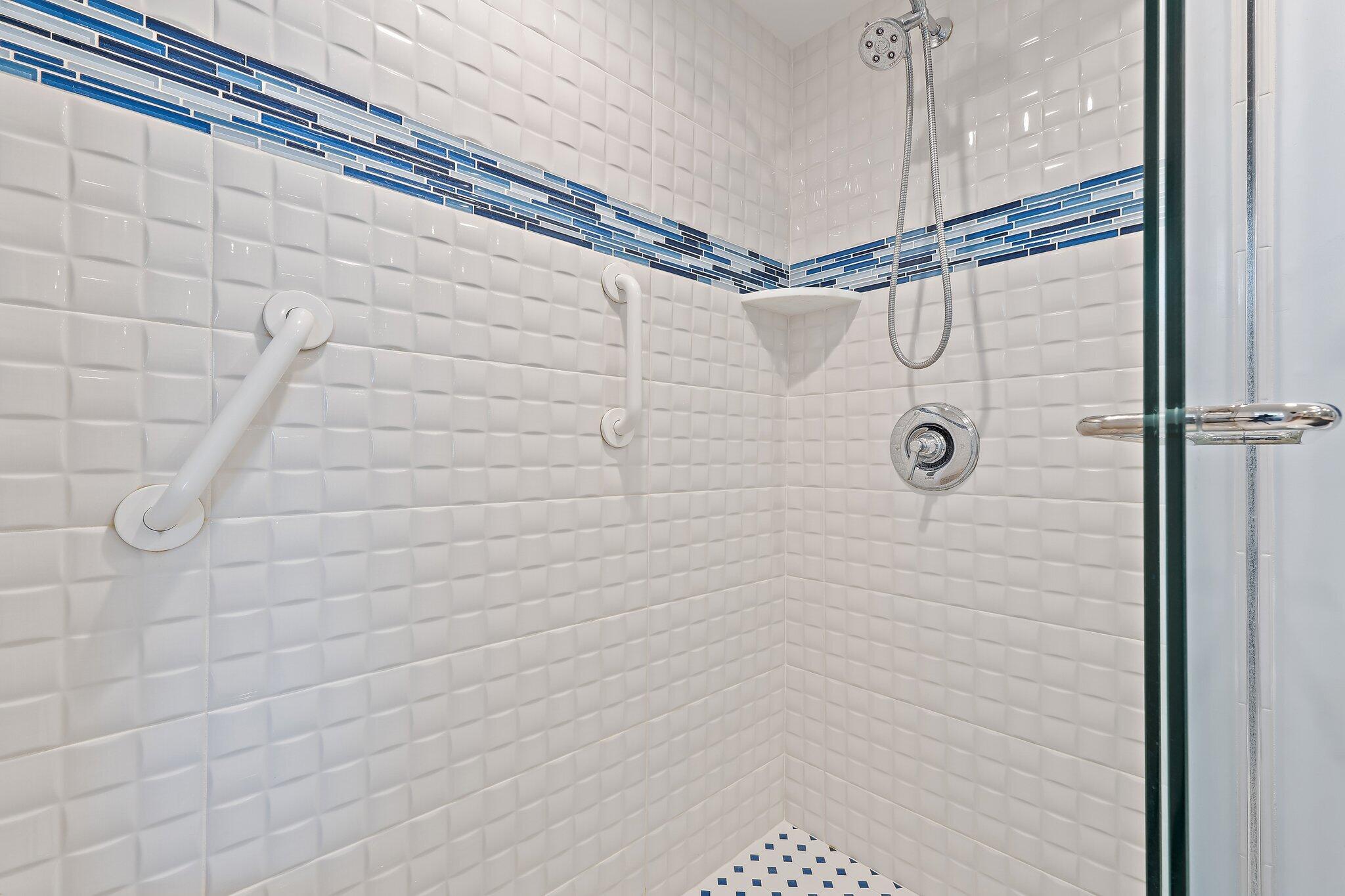 1801 South Us Highway, Unit 8D Jupiter, FL 33477 - Photo 18 of 36 a bathroom with a shower