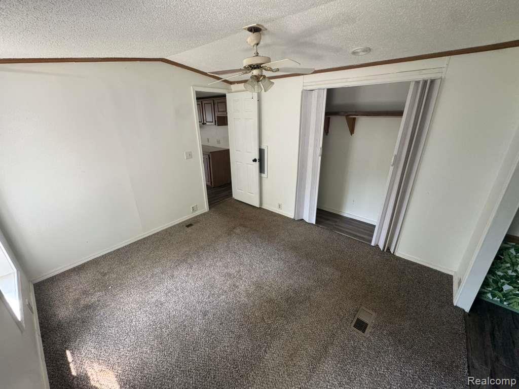 4404 Davison Road Burton, MI 48509 - Photo 14 of 17 14.jpeg