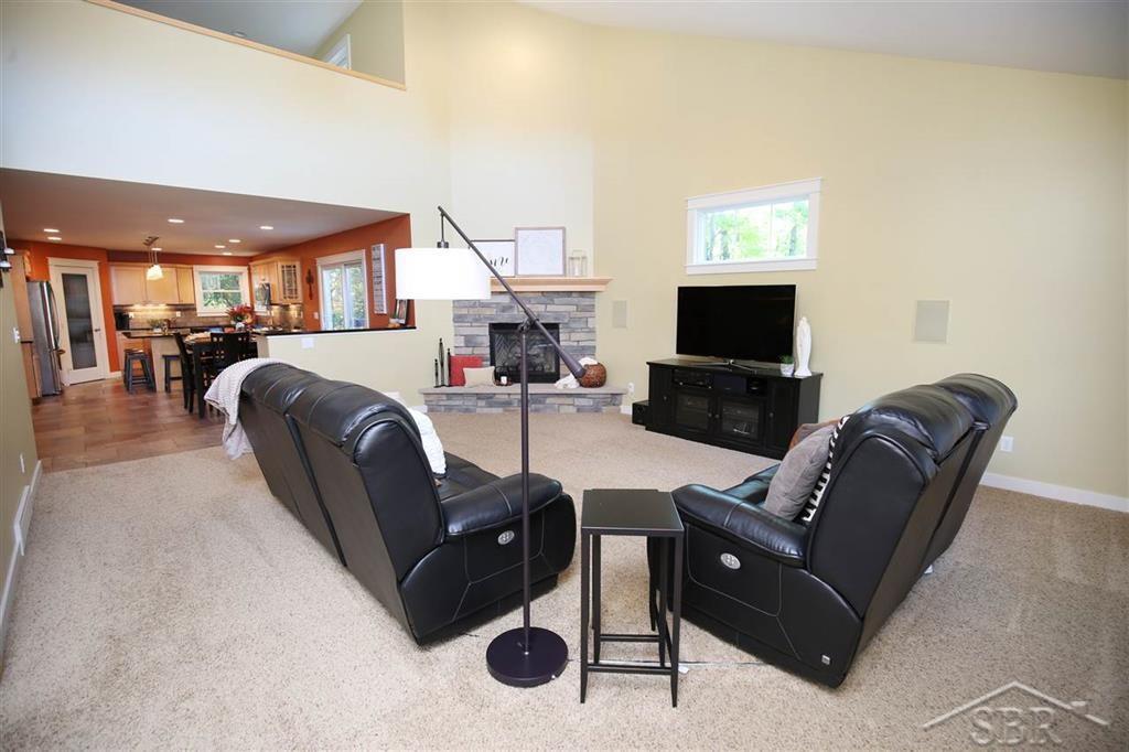 5210 Ridgeview Court Midland, MI 48642 - Photo 4 of 28 50025803-3.JPG