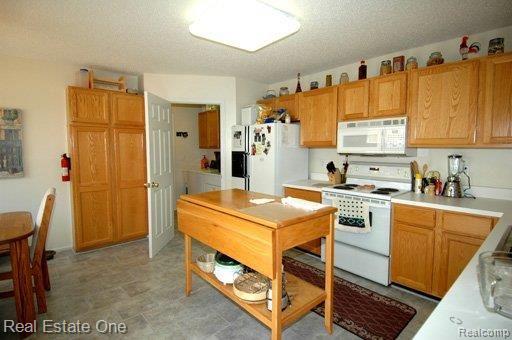 21790 River Ridge Trail, Unit 159 Farmington, MI 48335 - Photo 3 of 8 Kitchen