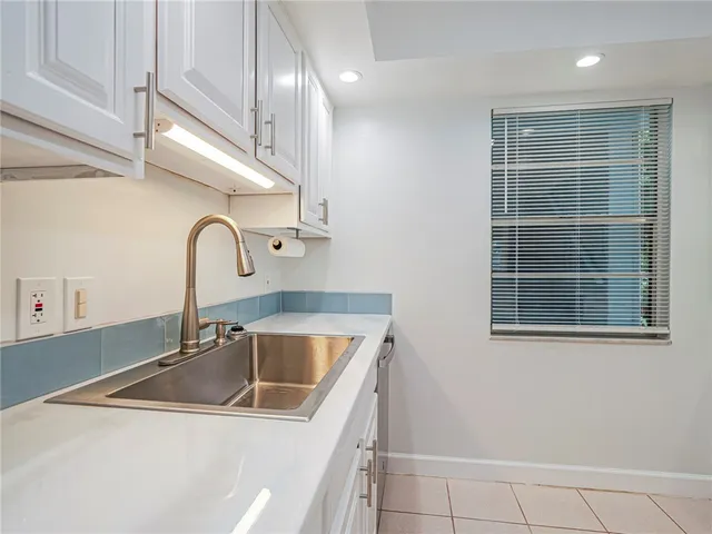 a close view of sink and tap