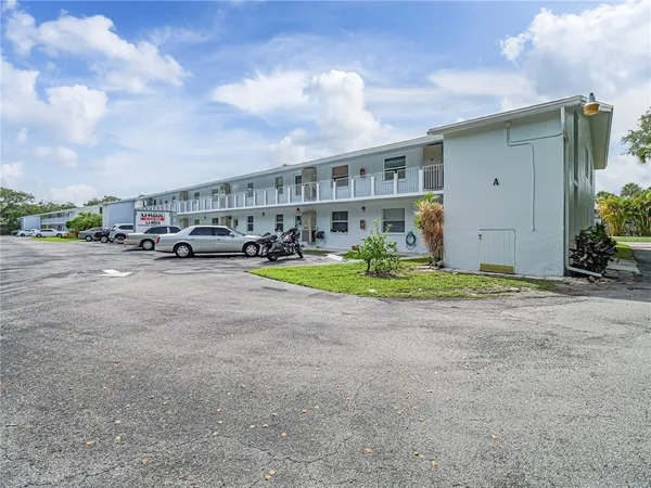 $2,000 | 600 Royal Palm Boulevard, Unit 1A, Vero Beach, FL 32960