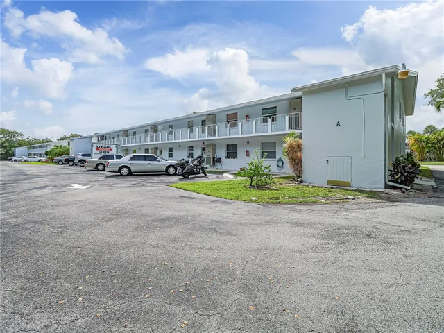 $2,000 | 600 Royal Palm Boulevard, Unit 1A, Vero Beach, FL 32960