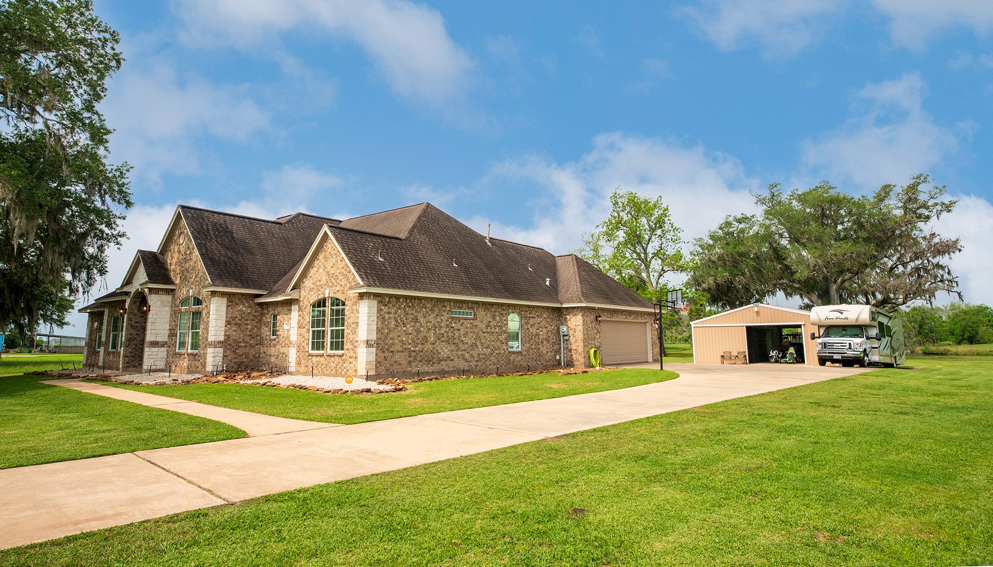 544 Wagon Wheel Trail Angleton, TX 77515 - Photo 3 of 45