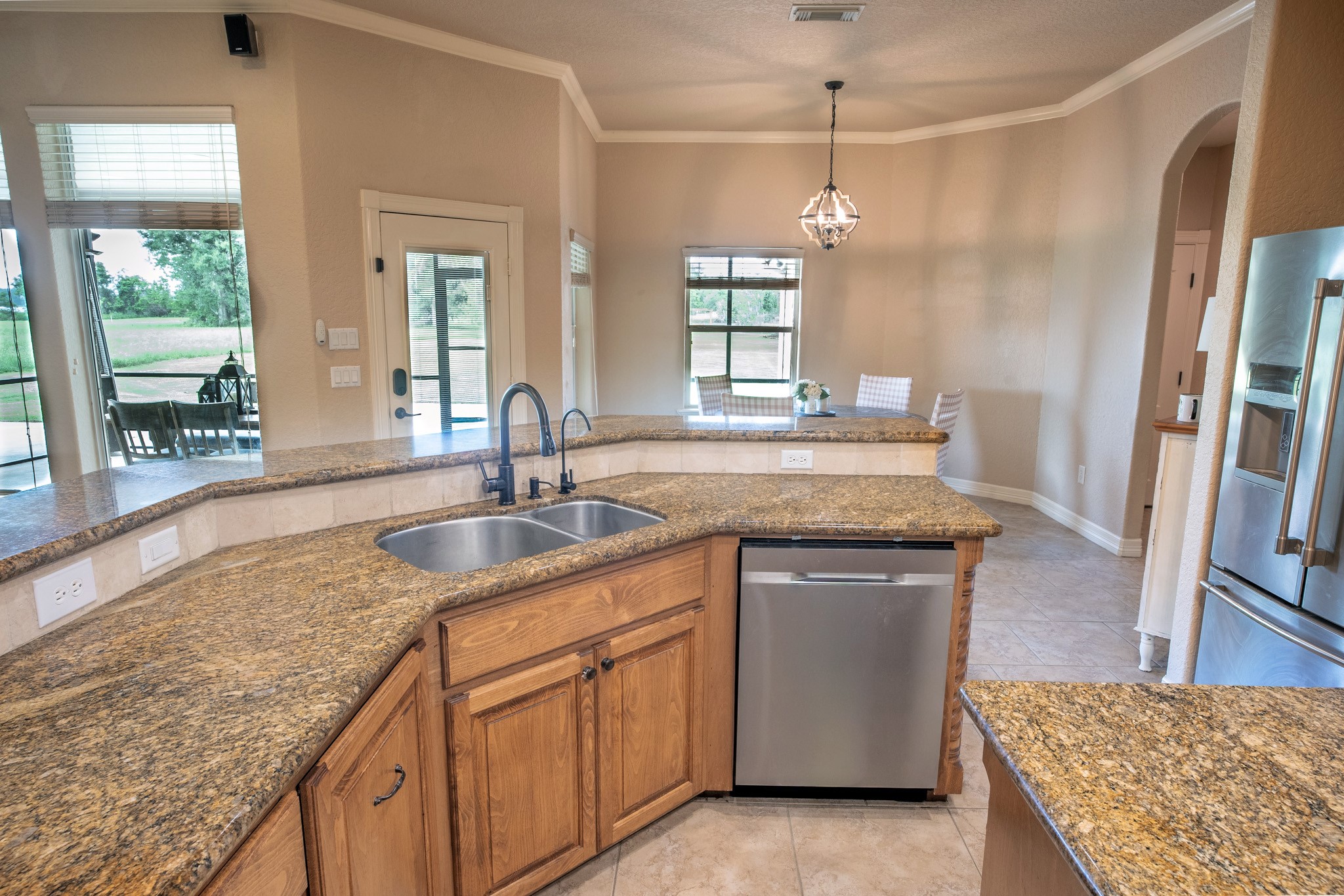 544 Wagon Wheel Trail Angleton, TX 77515 - Photo 10 of 45