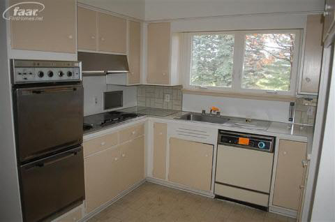 4226 Beecher Road Flint, MI 48532 - Photo 6 of 18 20174313-5.JPG