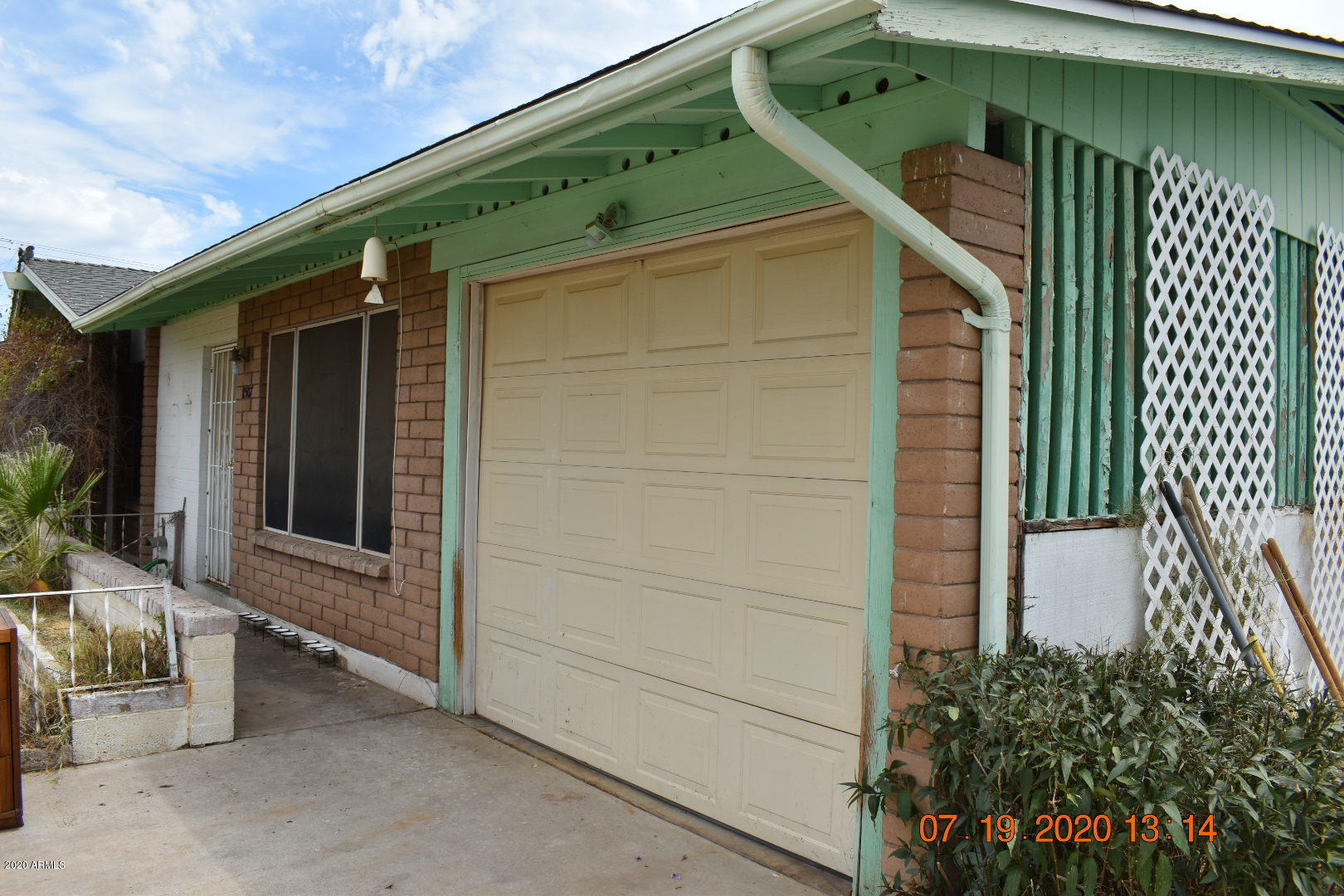 1507 West Escuda Road Phoenix, AZ 85027 - Photo 2 of 16 a house with a outdoor space