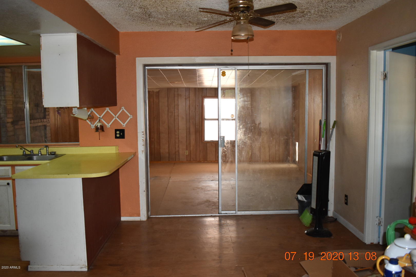 1507 West Escuda Road Phoenix, AZ 85027 - Photo 3 of 16 a view of a bathroom with a tub and shower