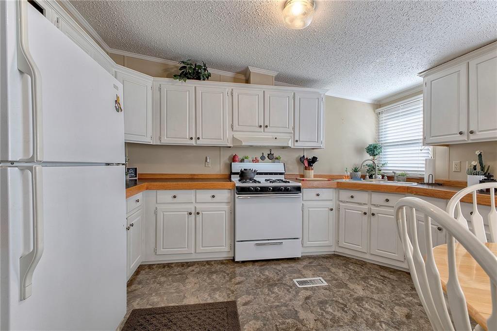 447 Vic Miller Road Strongstown, PA 15957 - Photo 8 of 42