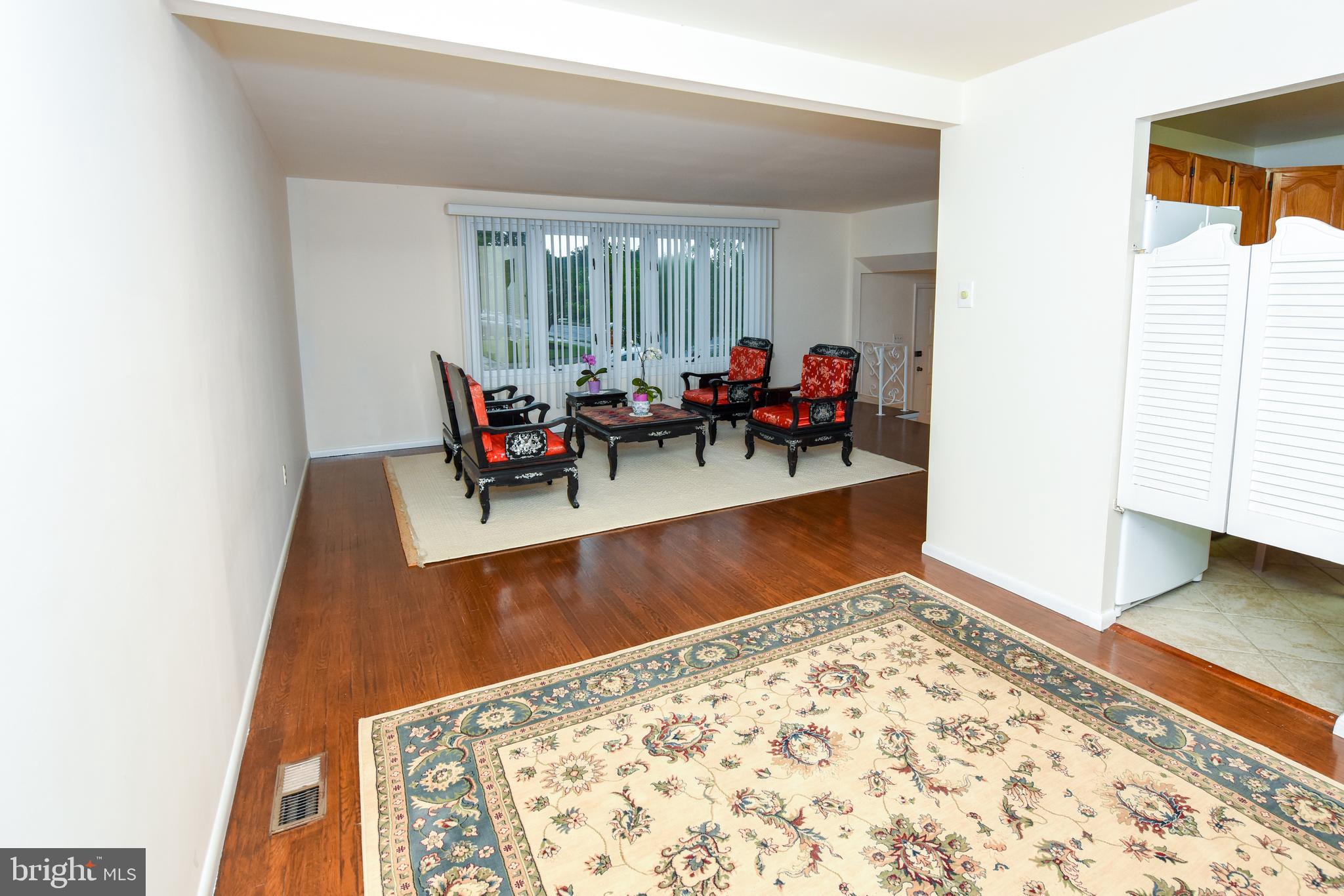 9725 Chapel Road Philadelphia, PA 19115 - Photo 4 of 29