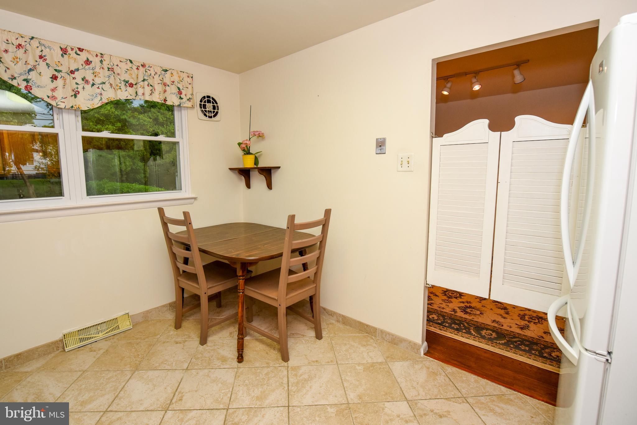 9725 Chapel Road Philadelphia, PA 19115 - Photo 10 of 29