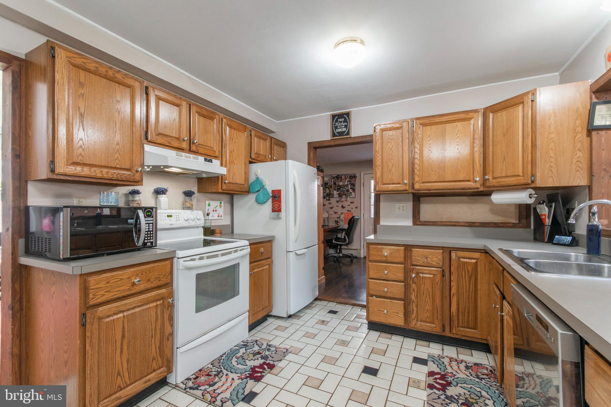 83 Terrace Road Levittown, PA 19056 - Photo 10 of 33