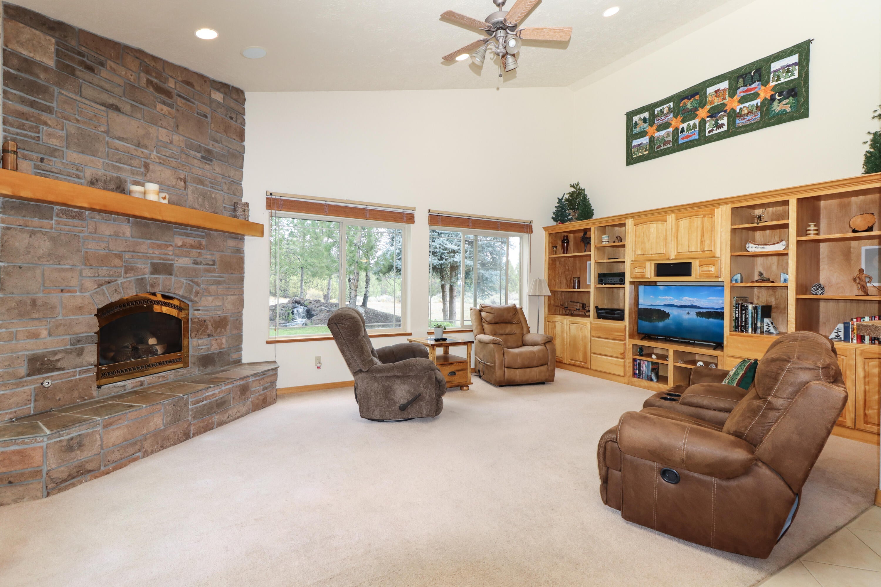 60485 Billadeau Road Bend, OR 97702 - Photo 12 of 47 Great Room, Family Room