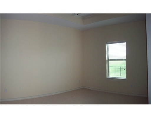 412 Pinehurst Portland, TX 78374 - Photo 8 of 10 a open hall with a window