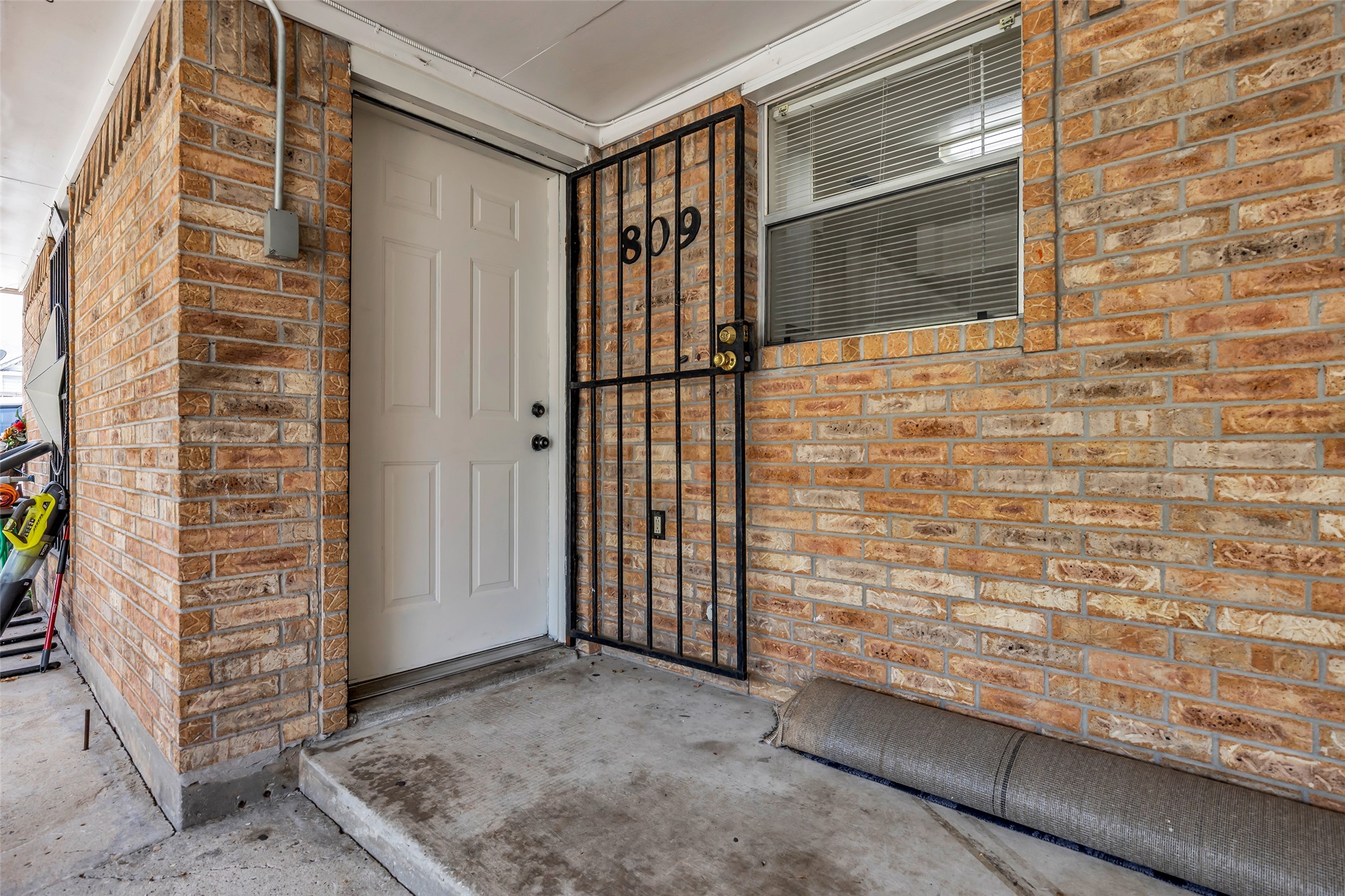 809 Brooks Street Houston, TX 77009 - Photo 4 of 19 Gallery Image 4
