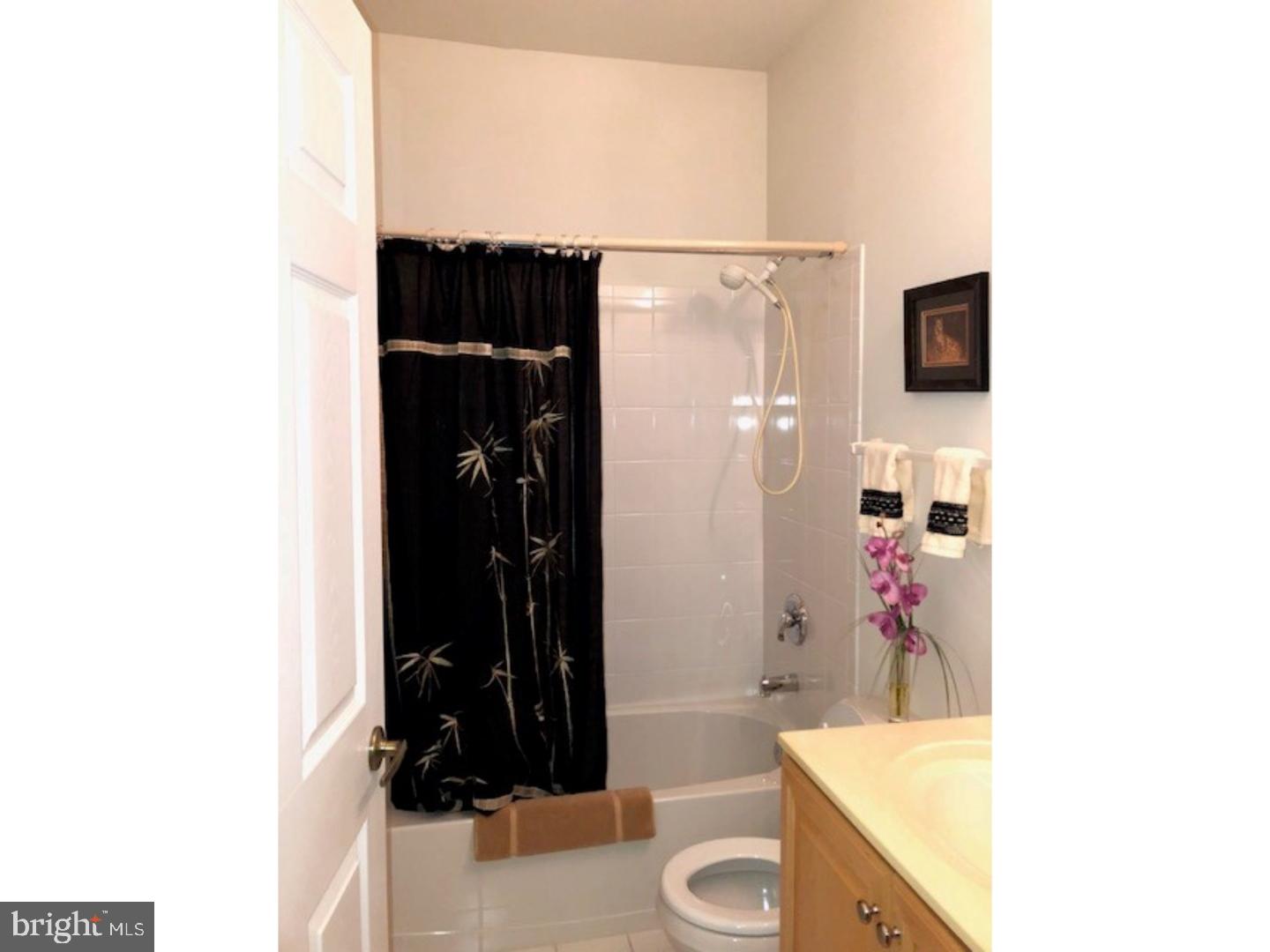 8 Laurel Ridge Lane Columbus, NJ 08022 - Photo 17 of 19 Bathroom