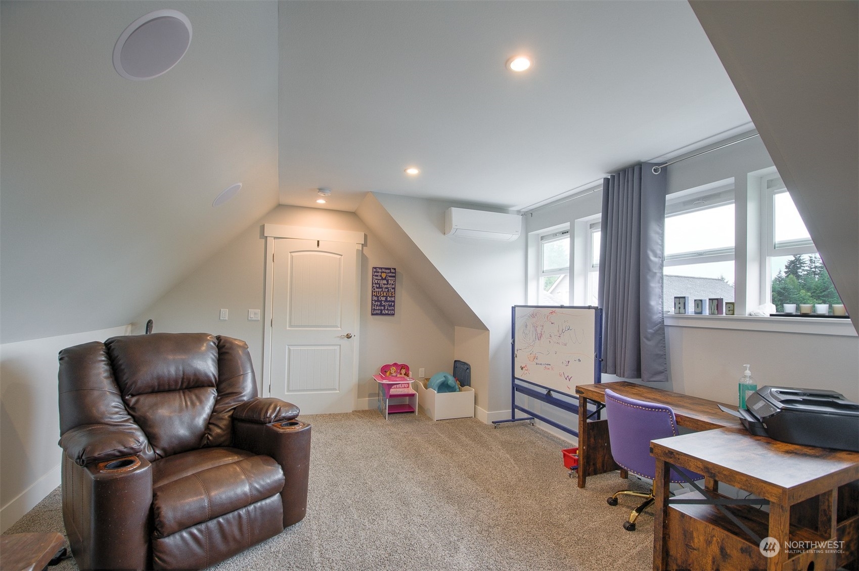 37 Richard Lane Elma, WA 98541 - Photo 19 of 26 a workspace with furniture and window