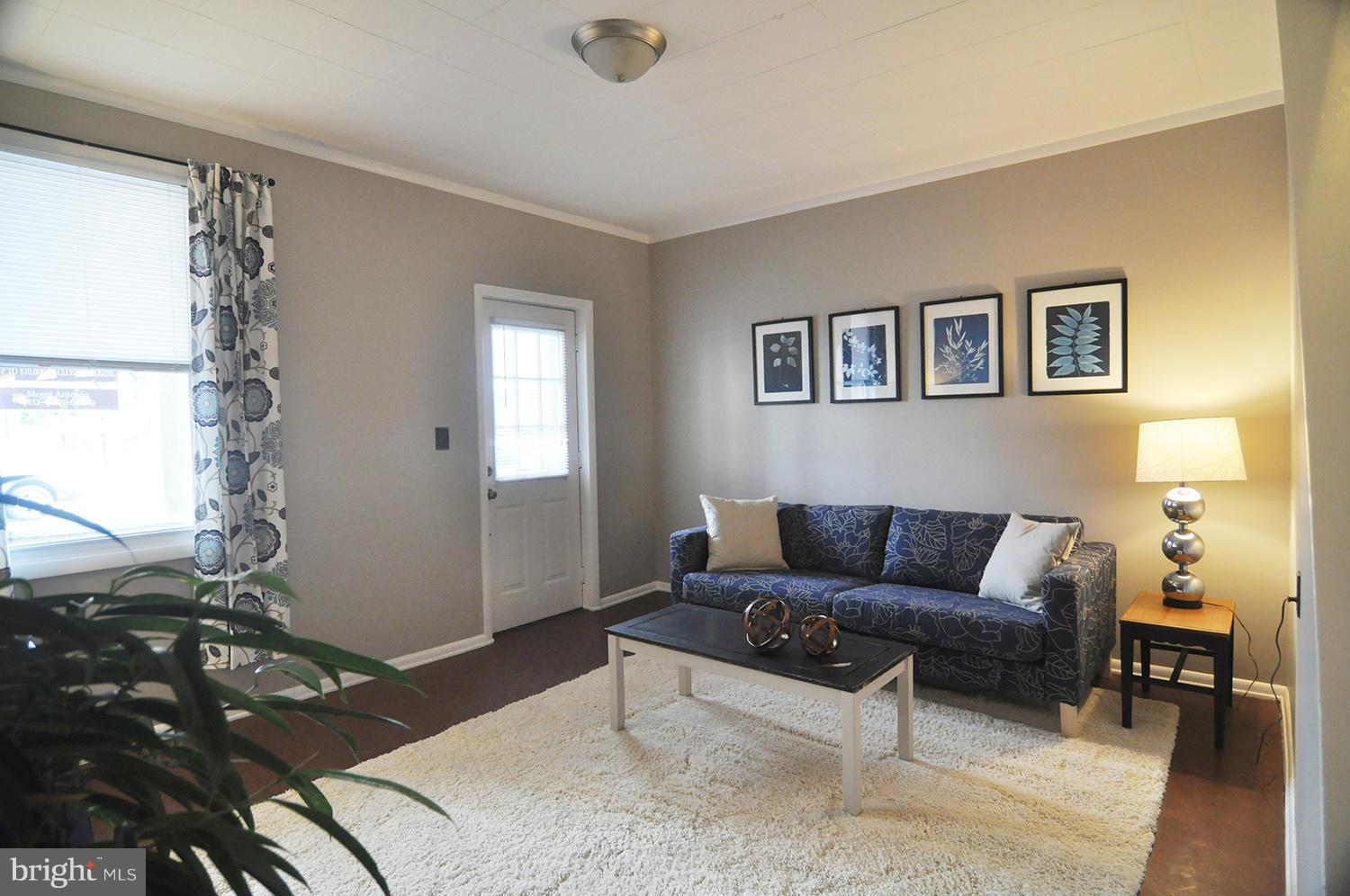 3808 Falls Road Baltimore, MD 21211 - Photo 3 of 11 Living Room