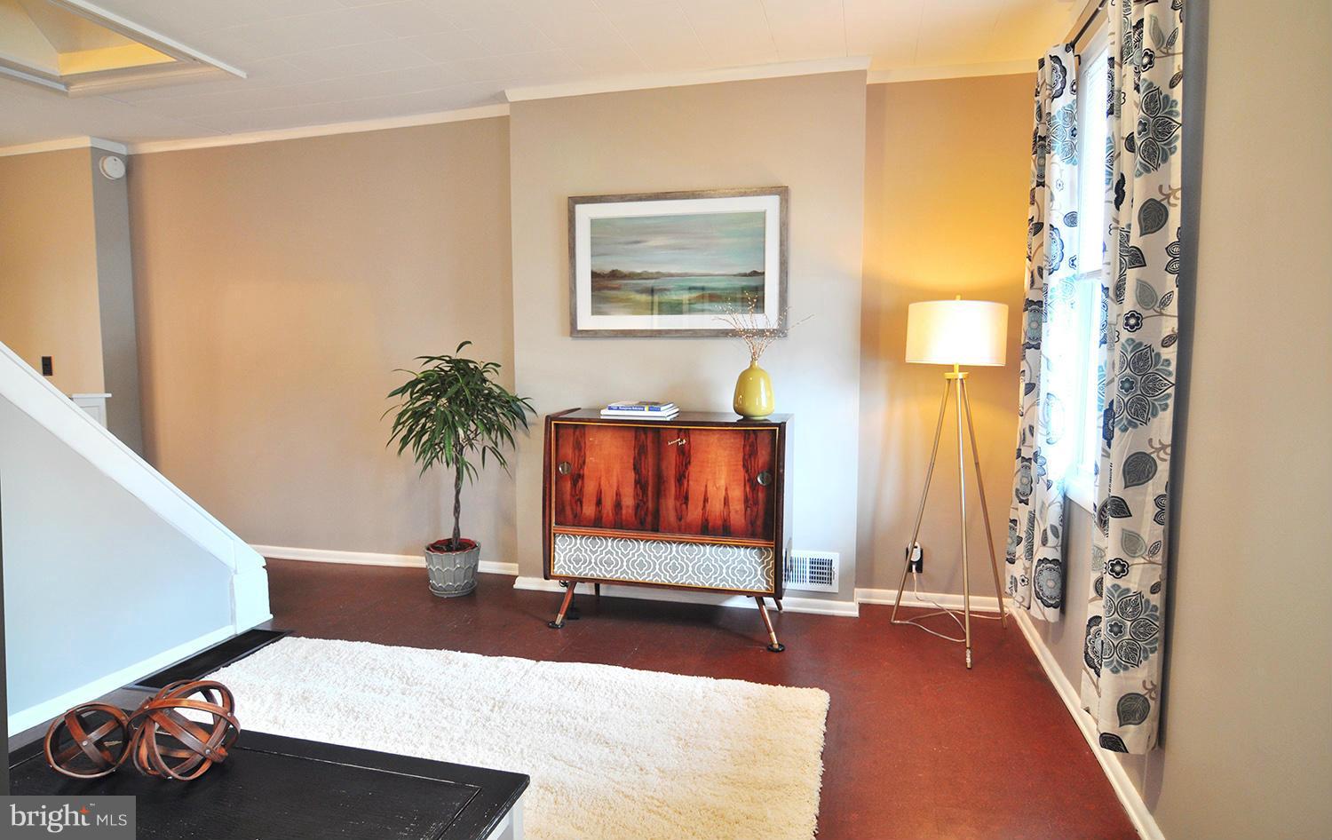 3808 Falls Road Baltimore, MD 21211 - Photo 5 of 11 Living Room