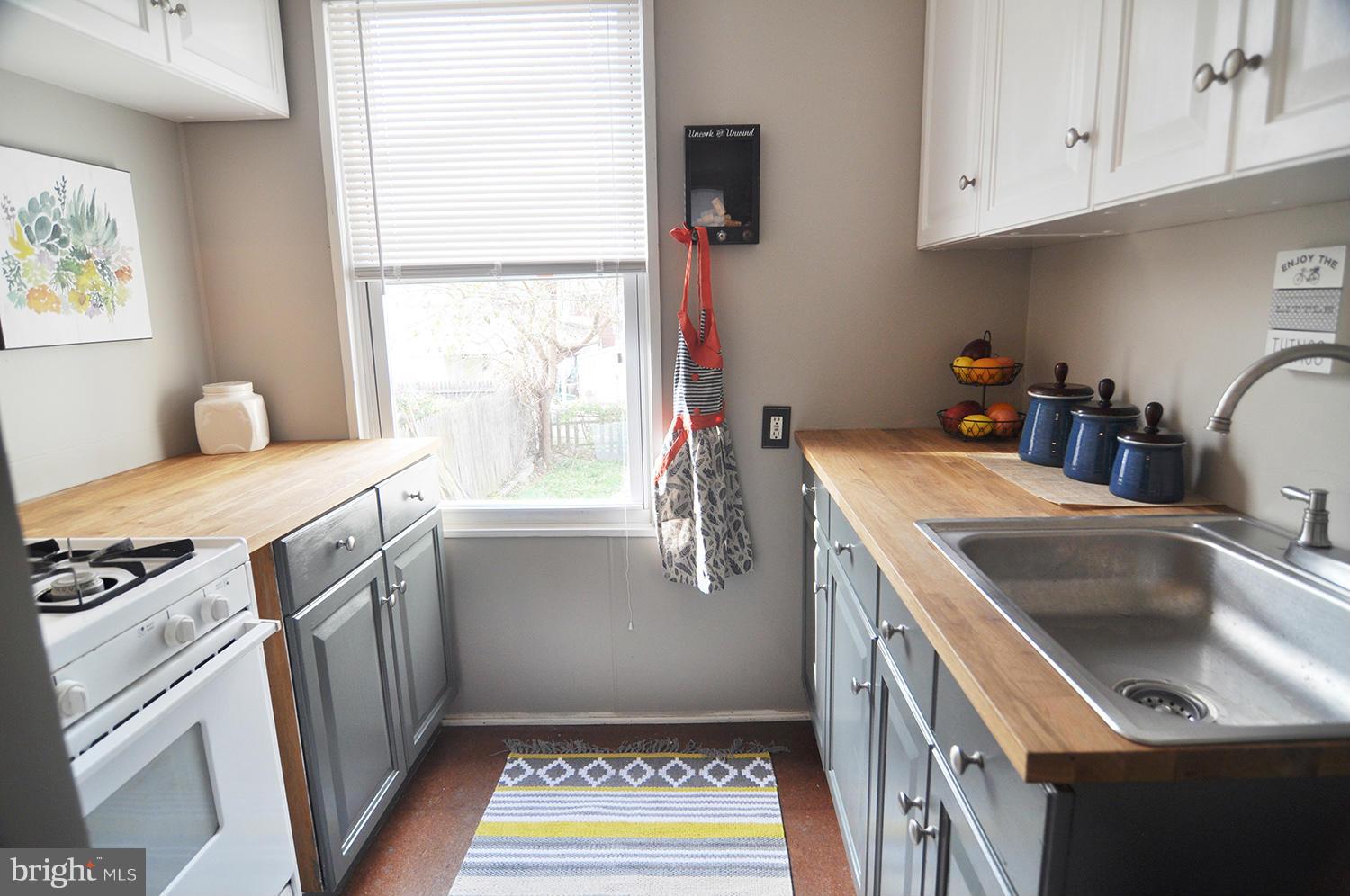 3808 Falls Road Baltimore, MD 21211 - Photo 7 of 11 Kitchen
