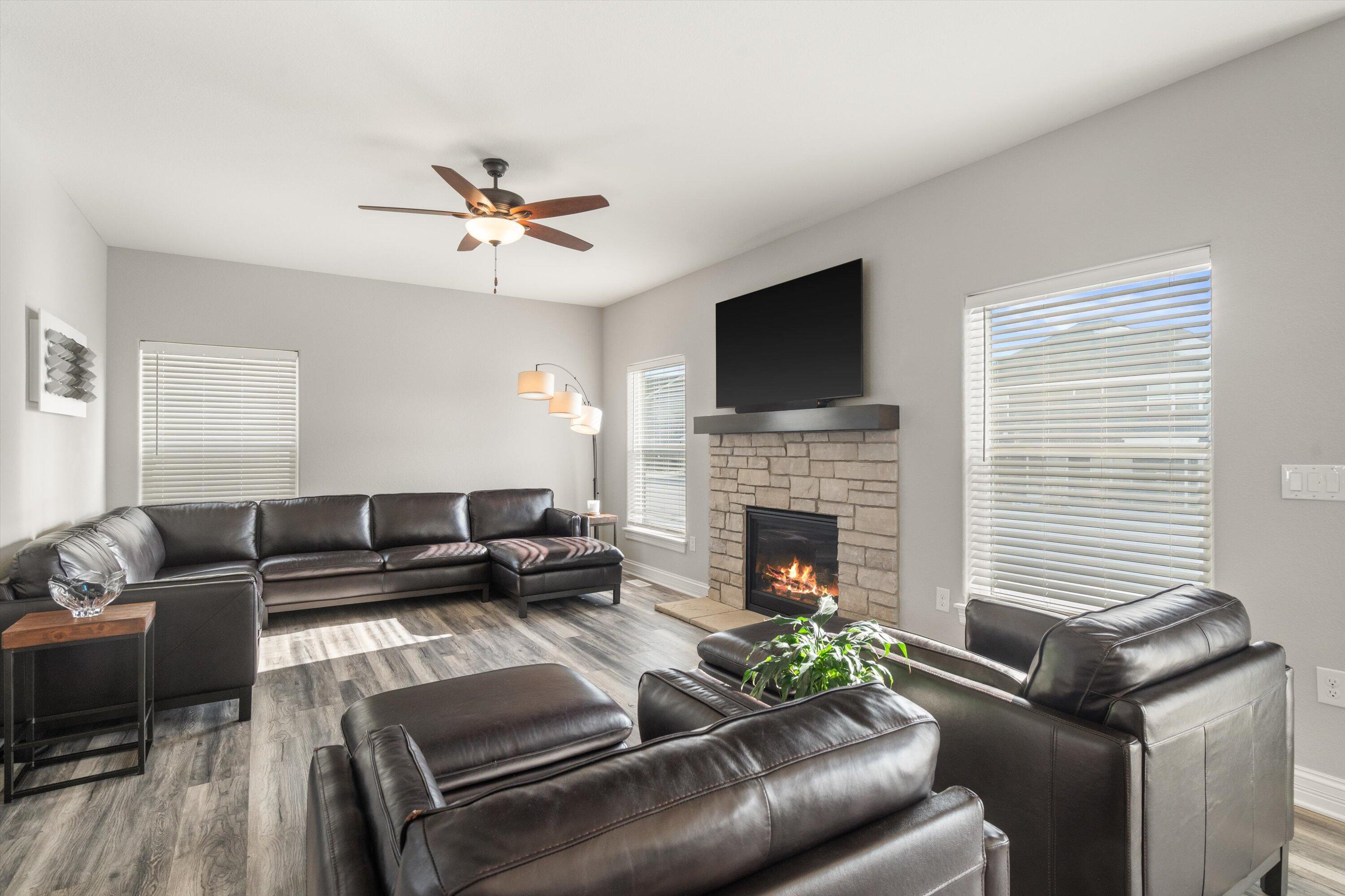 3951 Sienna Court Caledonia, WI 53126 - Photo 6 of 52 Living Room
