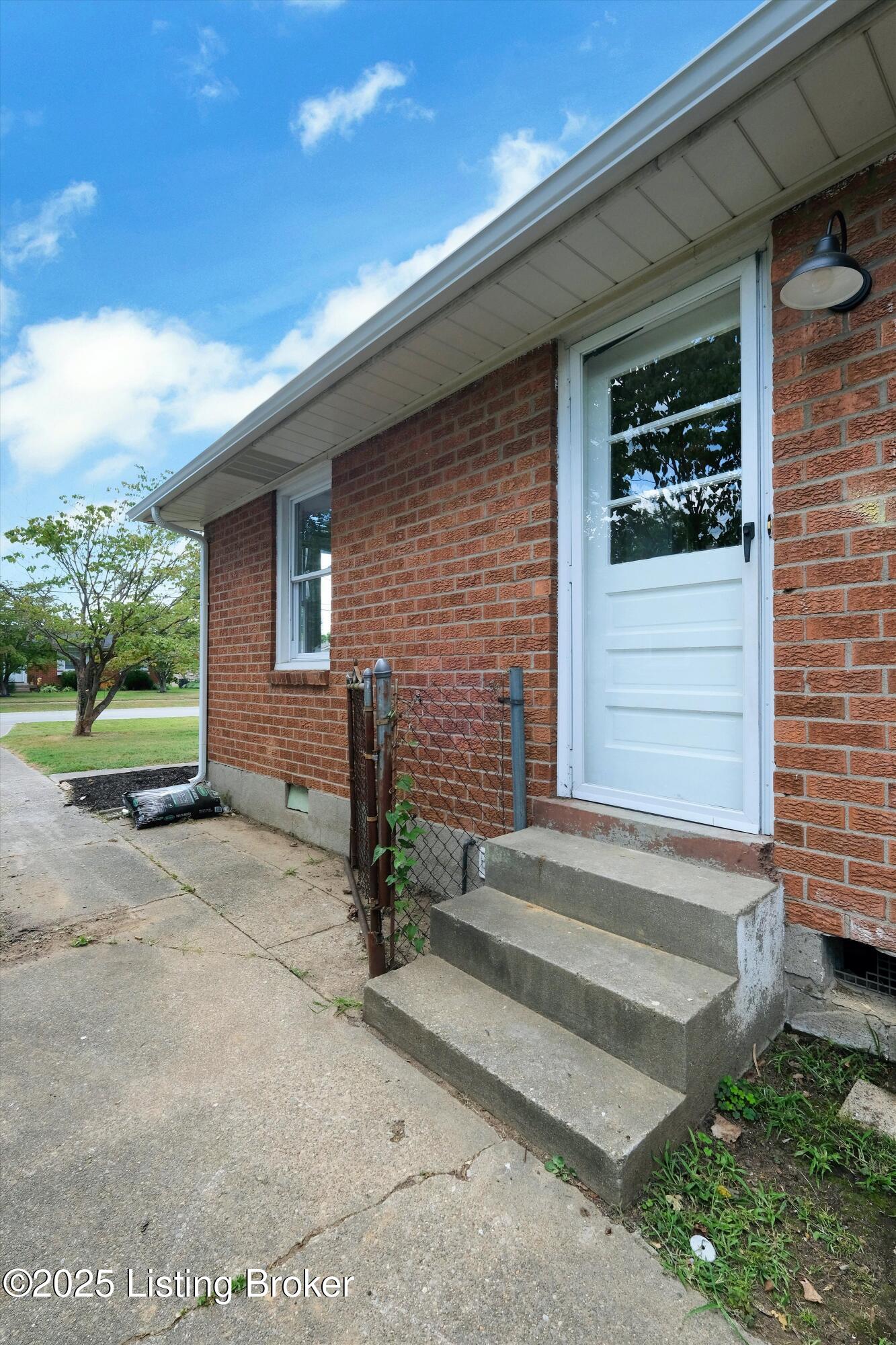 6509 Delton Road Louisville, KY 40258 - Photo 31 of 35 Side Entrance