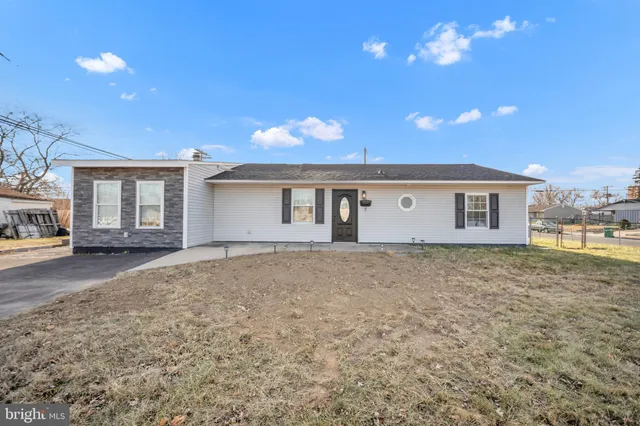 $429,900 | 2 Primrose Lane, Levittown, PA 19054