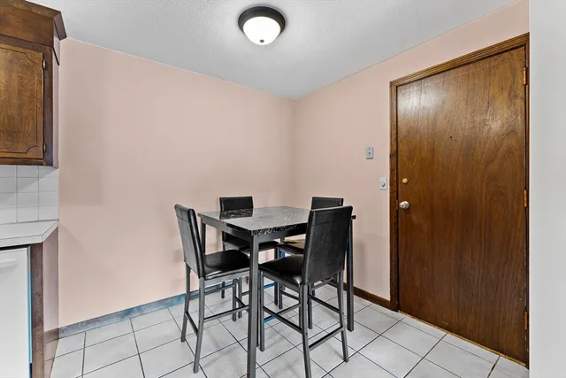 $374,900 | 1 Hallmark Gardens, Unit 8, Burlington, MA 01803