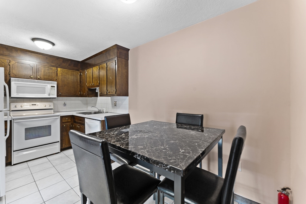 1 Hallmark Gardens, Unit 8 Burlington, MA 01803 - Photo 12 of 30