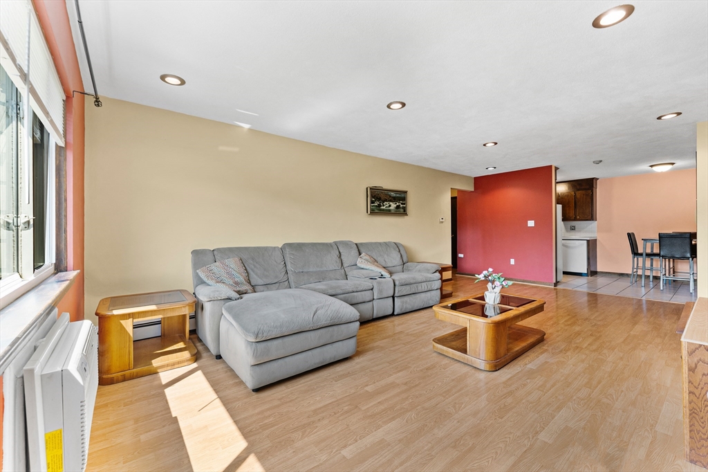 1 Hallmark Gardens, Unit 8 Burlington, MA 01803 - Photo 2 of 30