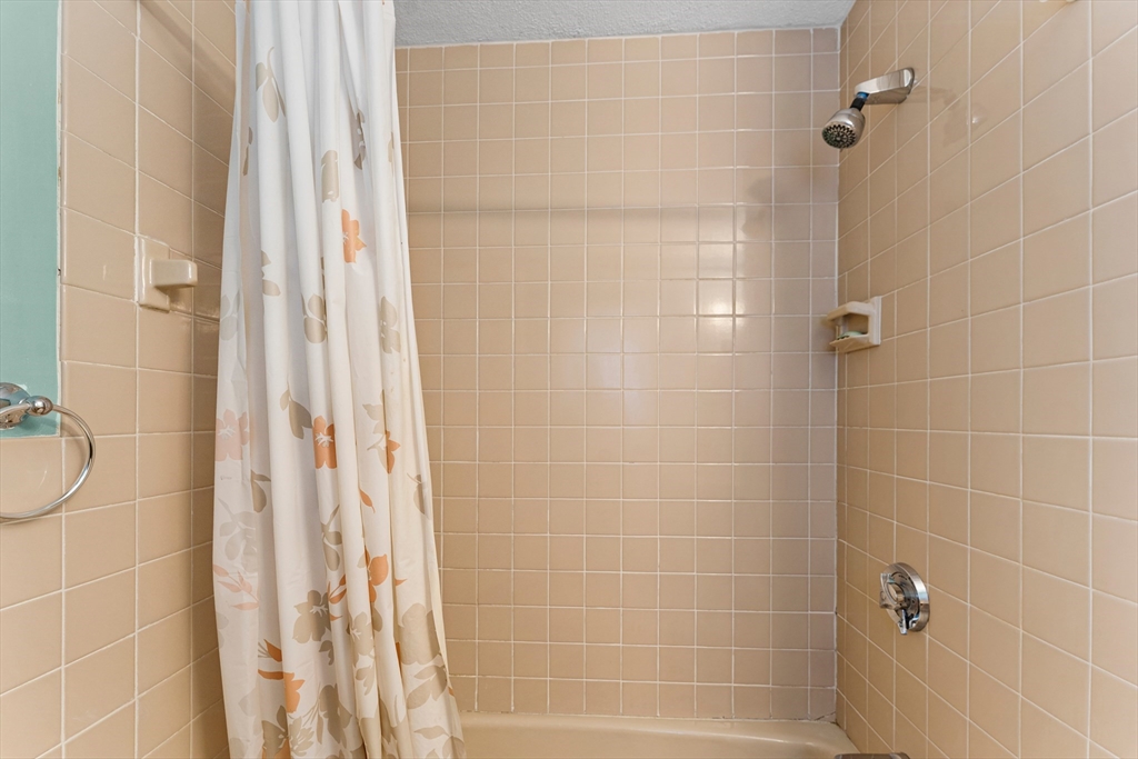 1 Hallmark Gardens, Unit 8 Burlington, MA 01803 - Photo 21 of 30