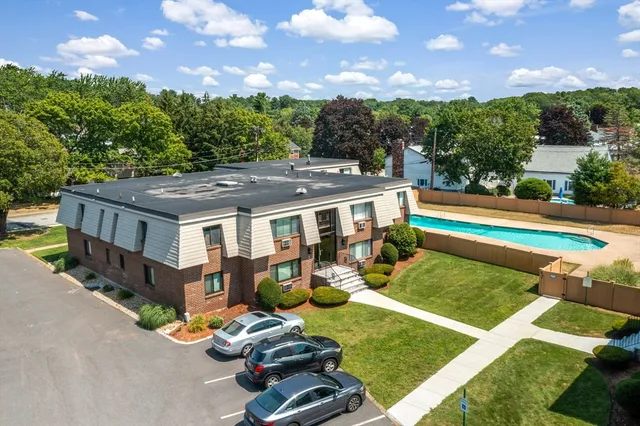 $374,900 | 1 Hallmark Gardens, Unit 8, Burlington, MA 01803