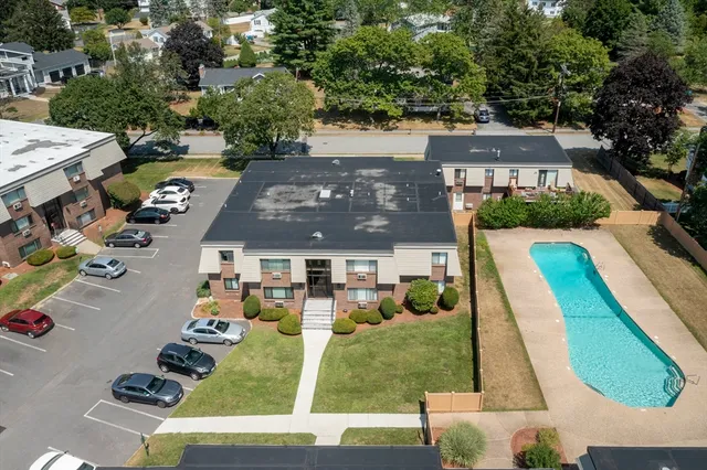 $374,900 | 1 Hallmark Gardens, Unit 8, Burlington, MA 01803