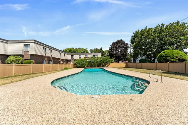 $374,900 | 1 Hallmark Gardens, Unit 8, Burlington, MA 01803