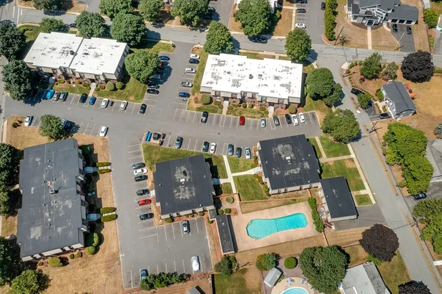 $374,900 | 1 Hallmark Gardens, Unit 8, Burlington, MA 01803